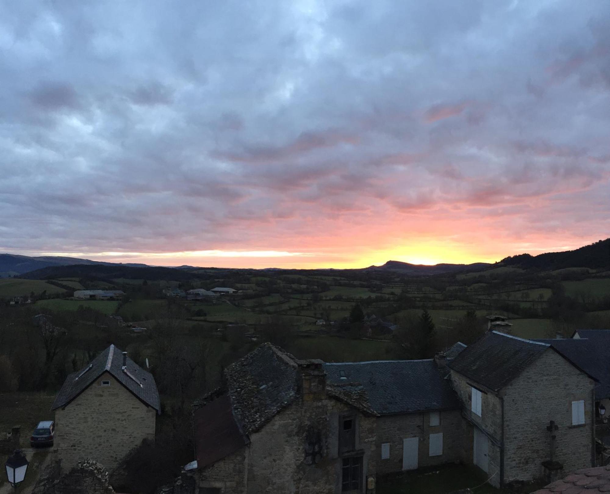 L'Echappee Belle, Vue Panoramique Sur La Campagne Villa Saint-Saturnin-de-Lenne Bagian luar foto